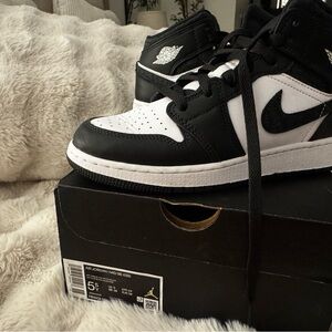Nike Air Jordan Mid SE Black White Sneakers